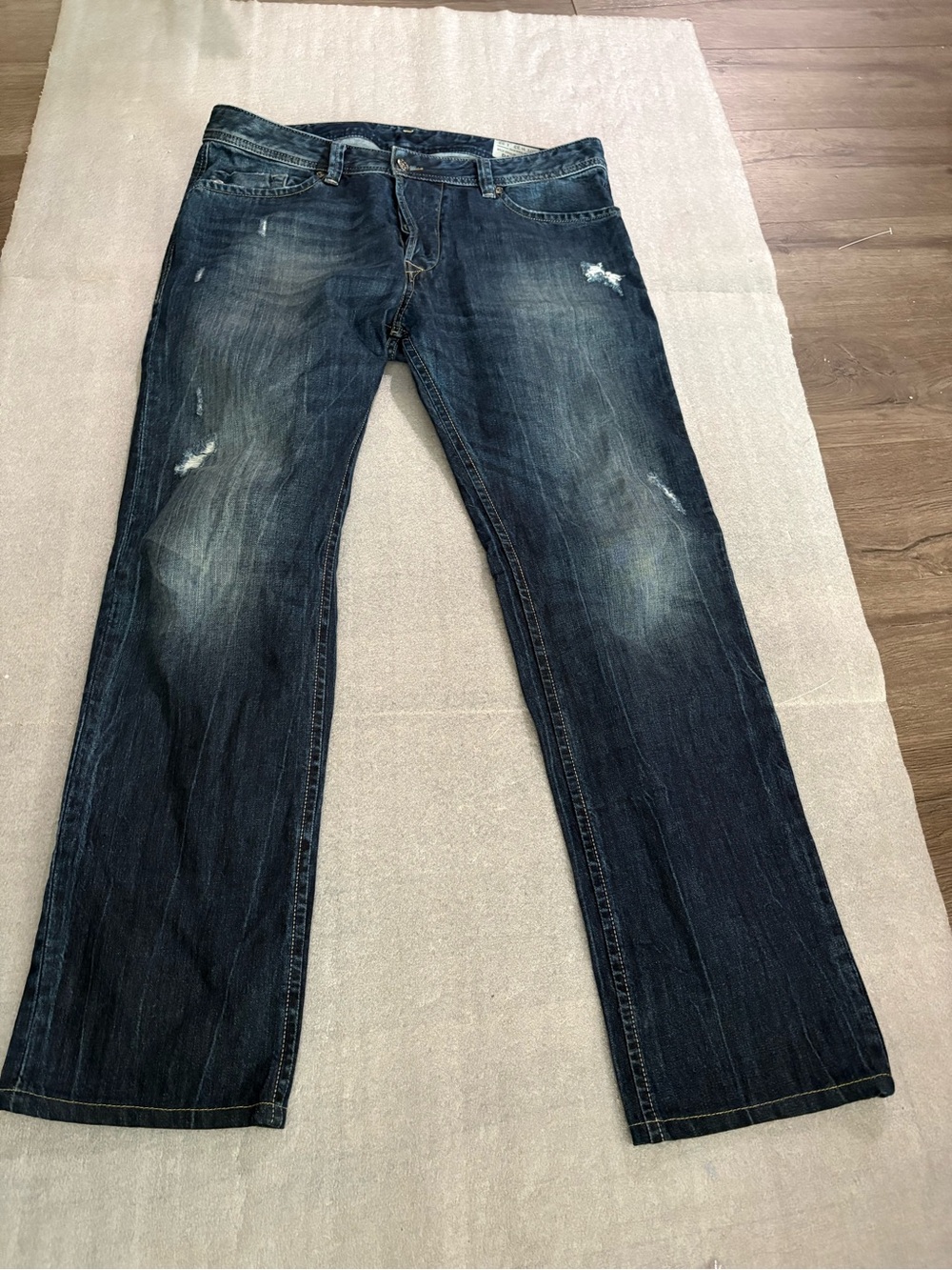 [W33Ins30”]Diesel Men's Darron Distressed Indigo Slim Tapered Jeans